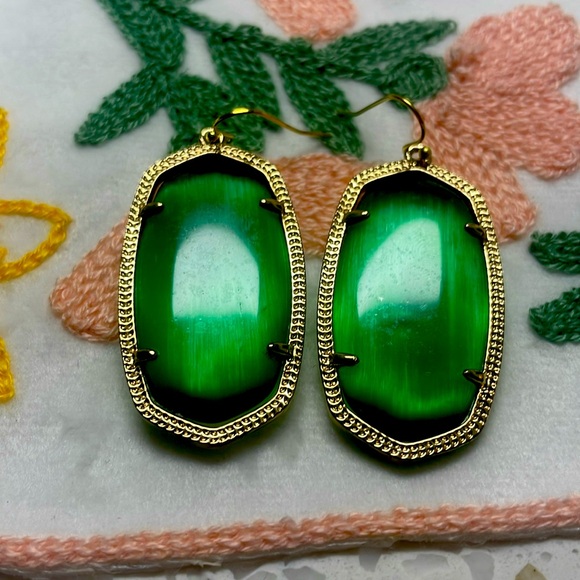 Emerald green and gold earrings - Picture 1 of 1